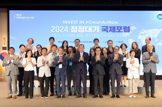 2024 청정대기 국제포럼 개막. 김동연 경기도지사, “작년 포럼때 한 기후관련 세 가지 약속 지켰다. 내년에도 기후위성 등 세 가지 약속 지키겠다”