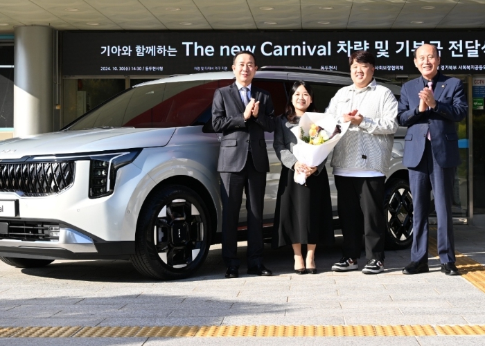 기아, 동두천시 다섯 쌍둥이 가정에 차량 기부 전달식 개최